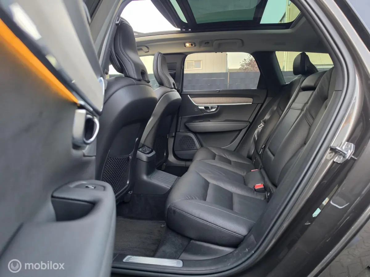 2.0 T6 RECHARGE AWD PANO HEAD-UP H&K 360CAM TREKHAAK