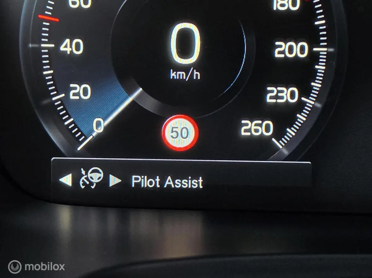 2.0 T6 RECHARGE AWD PANO HEAD-UP H&K 360CAM TREKHAAK