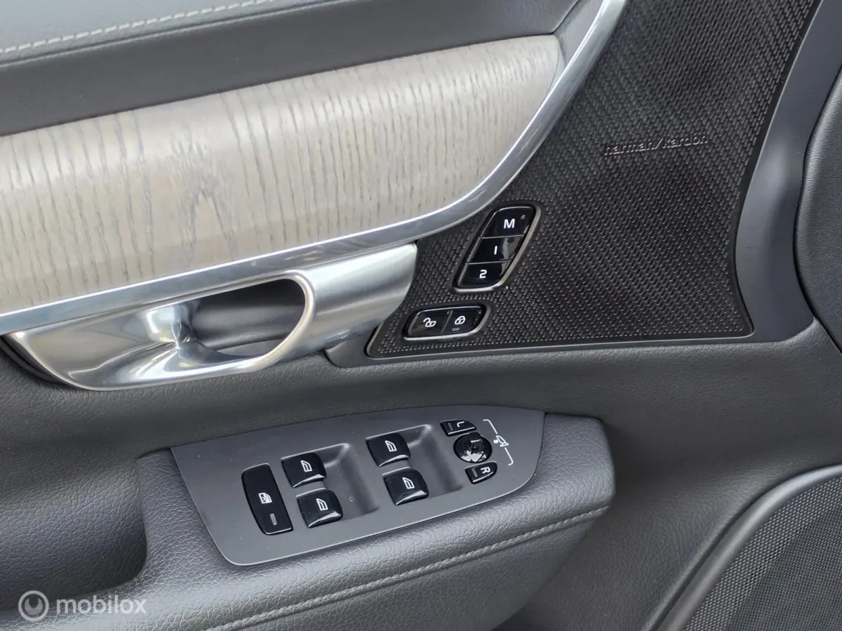 2.0 T6 RECHARGE AWD PANO HEAD-UP H&K 360CAM TREKHAAK