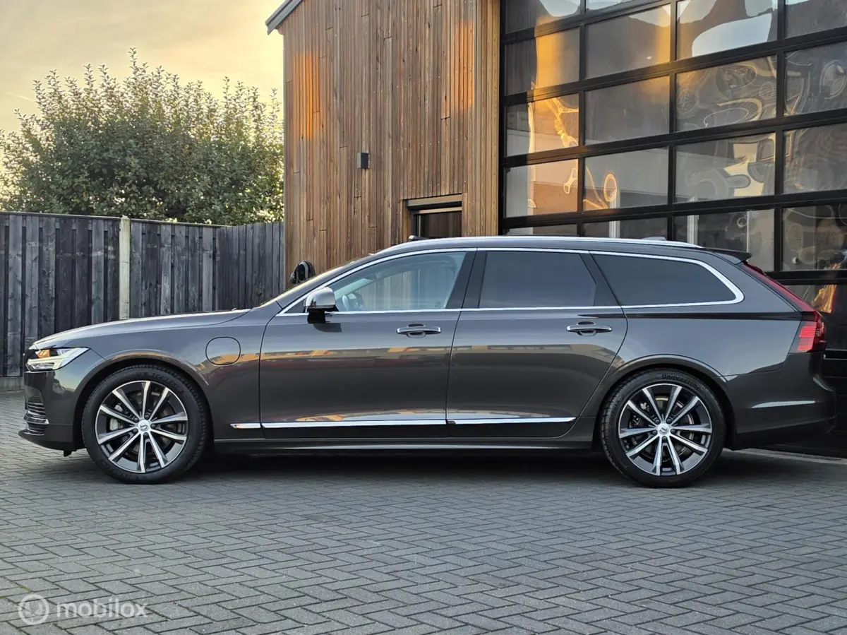 2.0 T6 RECHARGE AWD PANO HEAD-UP H&K 360CAM TREKHAAK