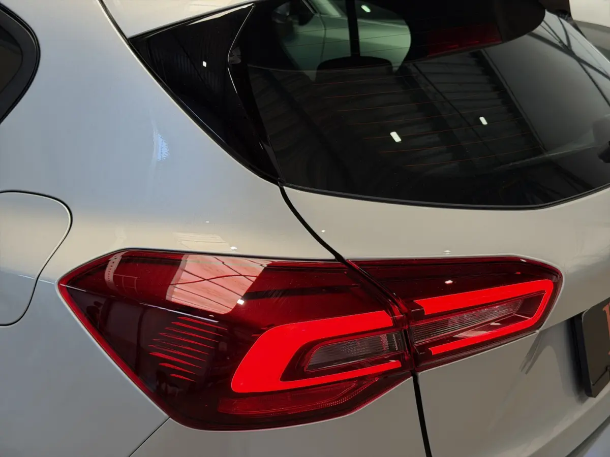 1.0 EcoBoost Hybrid ST Line X|Winterpack|Blindspot|ACC|Camera