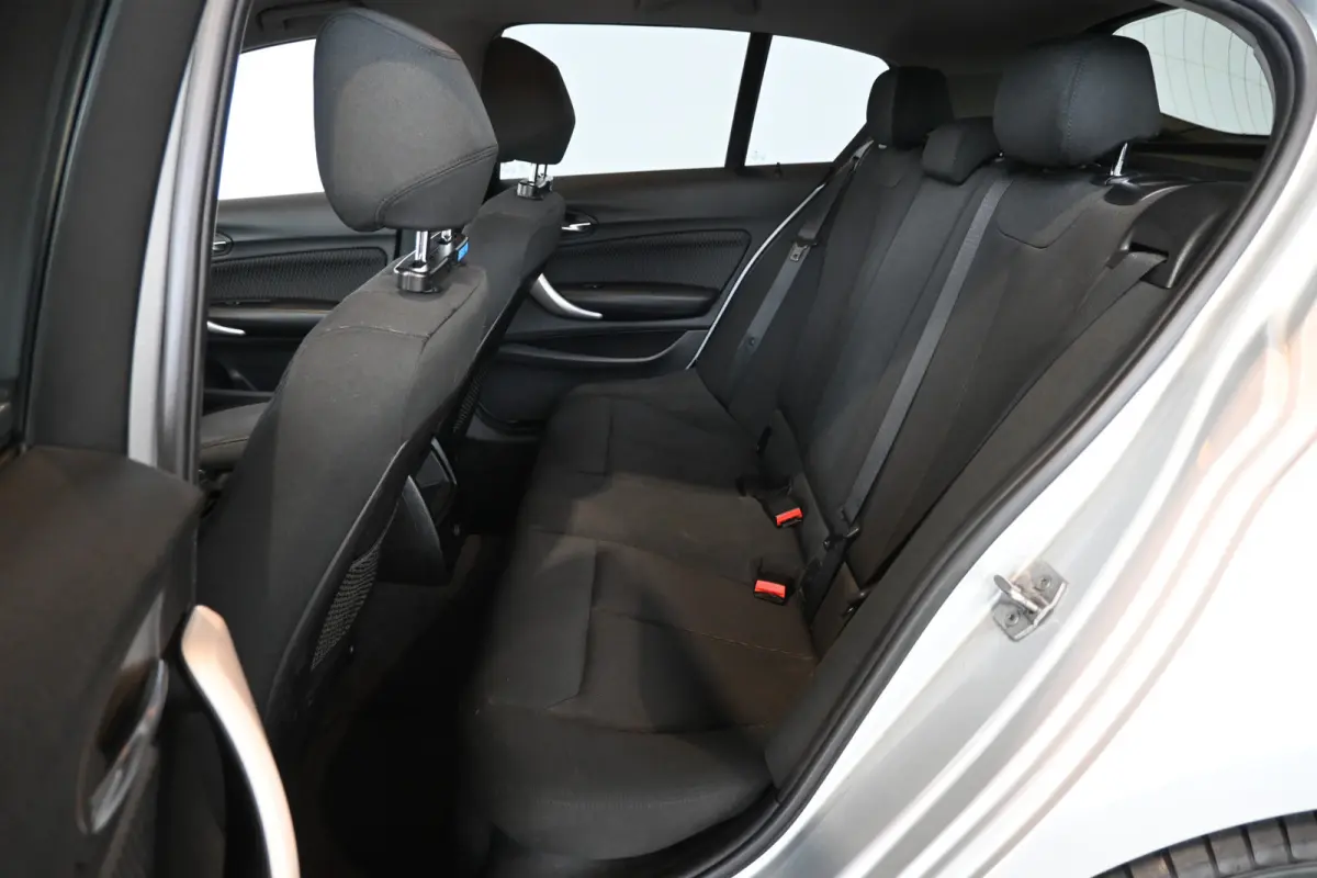 116d EDE Efficient Dynamics Edition Airco Cruise control Navigatie Lichtmetaal PDC Inruil Mogelijk!