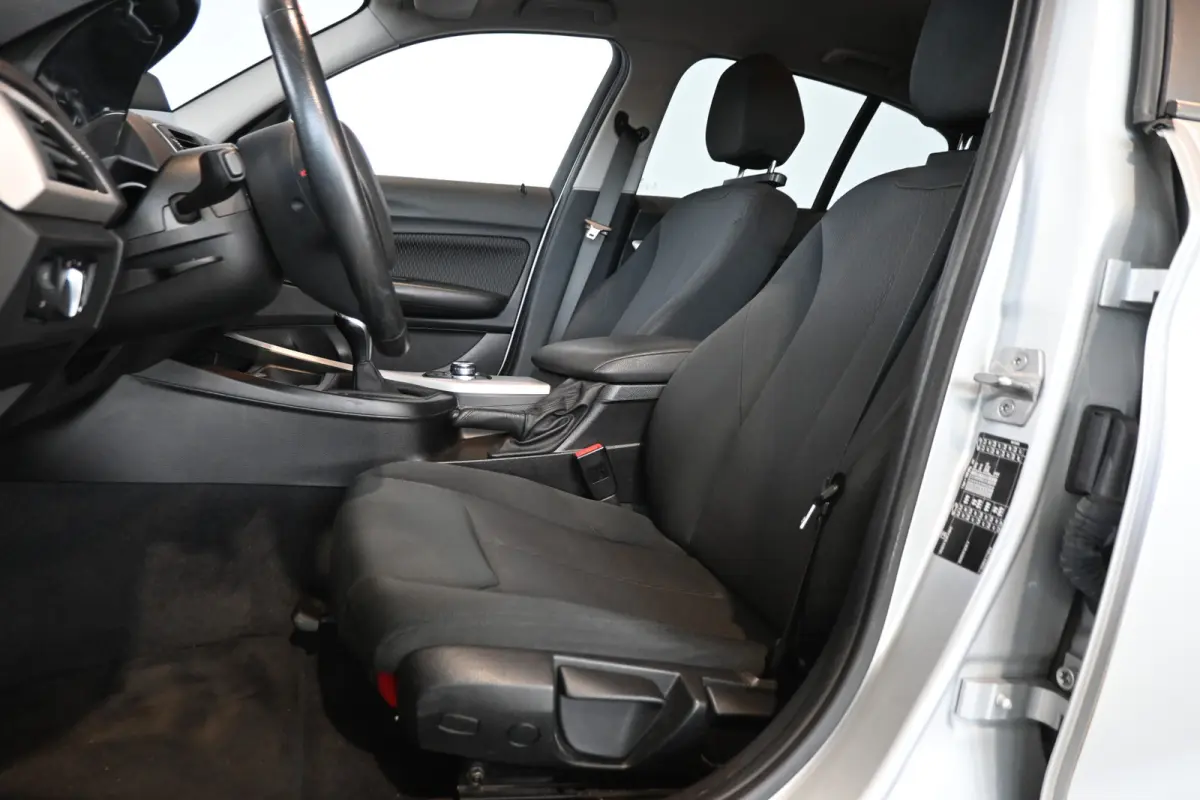 116d EDE Efficient Dynamics Edition Airco Cruise control Navigatie Lichtmetaal PDC Inruil Mogelijk!