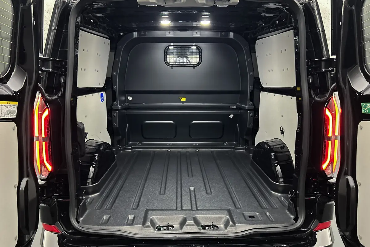 340 L2 Limited | Dubbel cabine | 2x schuifdeur | Rondomzicht camera