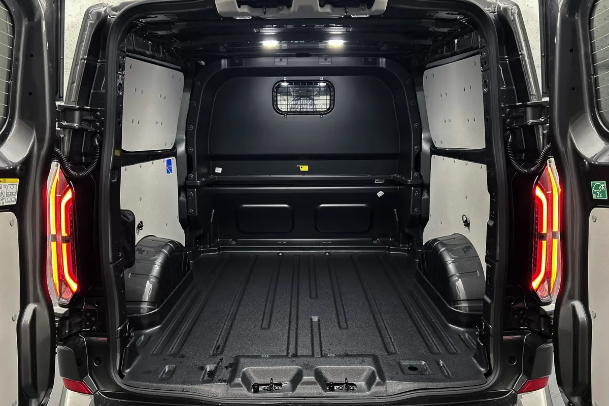 340 L2 Limited | Dubbel cabine | 2x schuifdeur | Rondomzicht camera