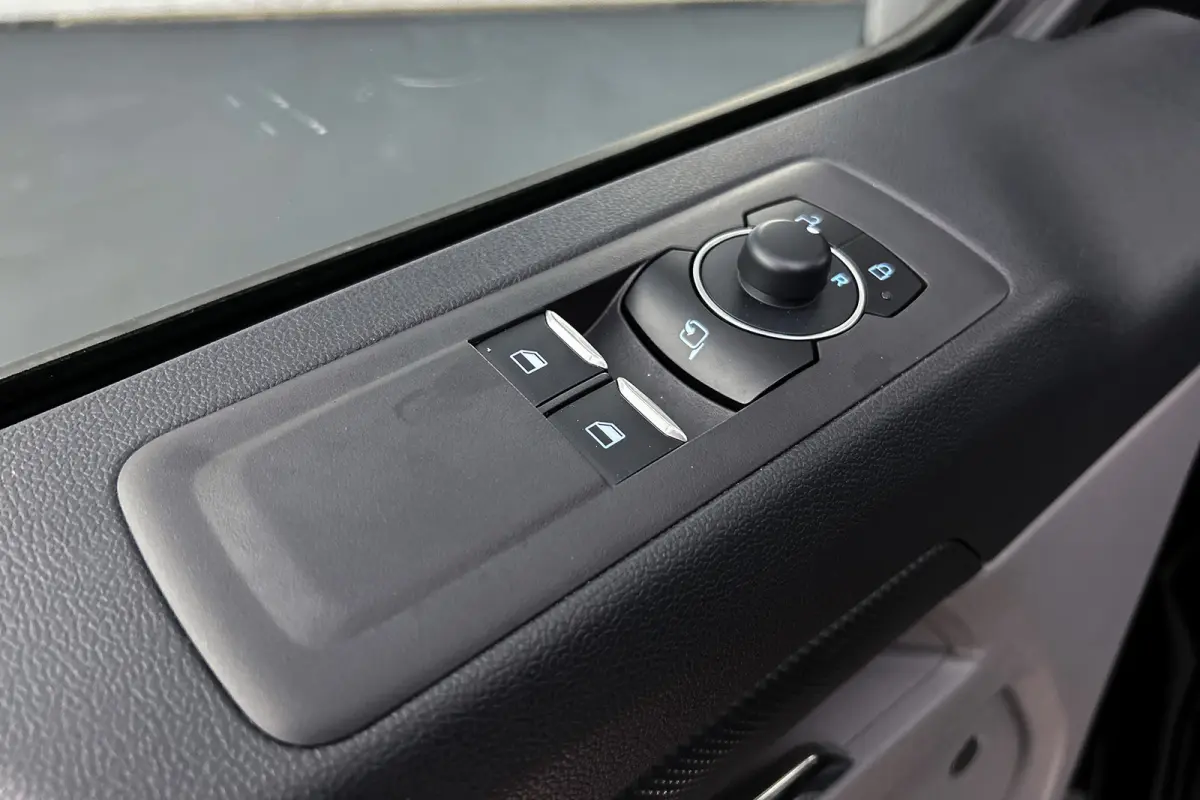 340 L2 Raptor Sport Edition 71KWh | Lederen bekleding | 2x schuifdeur | 3-zitplaatsen | Stoelverwarming
