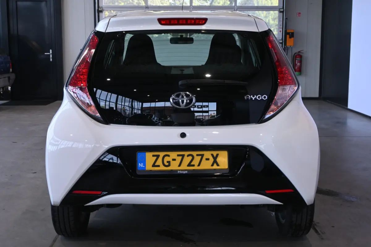 1.0 VVT-i X-Sport Automaat Airco Camera Lichtmetaal Elektrisch pakket 100% Onderhouden! Inruil Mogelijk!