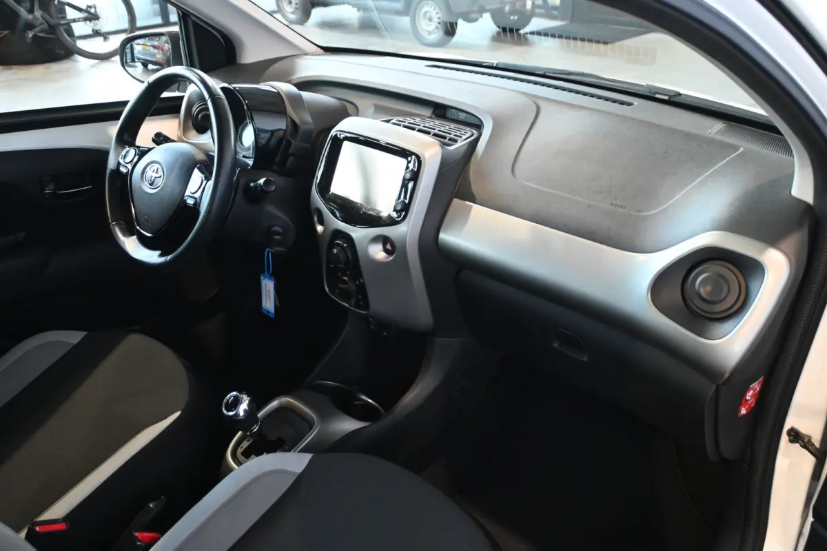 1.0 VVT-i X-Sport Automaat Airco Camera Lichtmetaal Elektrisch pakket 100% Onderhouden! Inruil Mogelijk!