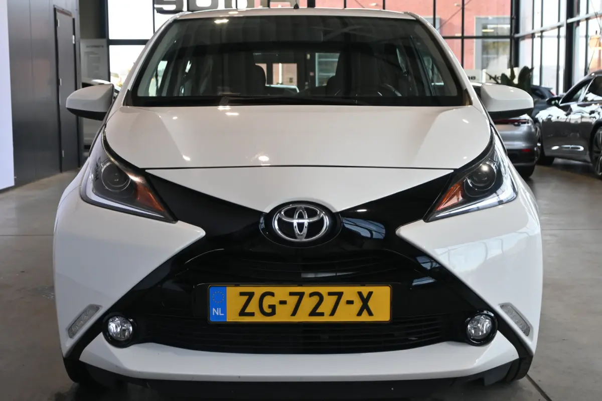 1.0 VVT-i X-Sport Automaat Airco Camera Lichtmetaal Elektrisch pakket 100% Onderhouden! Inruil Mogelijk!