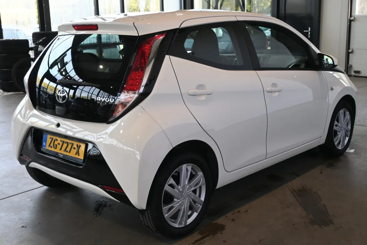 1.0 VVT-i X-Sport Automaat Airco Camera Lichtmetaal Elektrisch pakket 100% Onderhouden! Inruil Mogelijk!