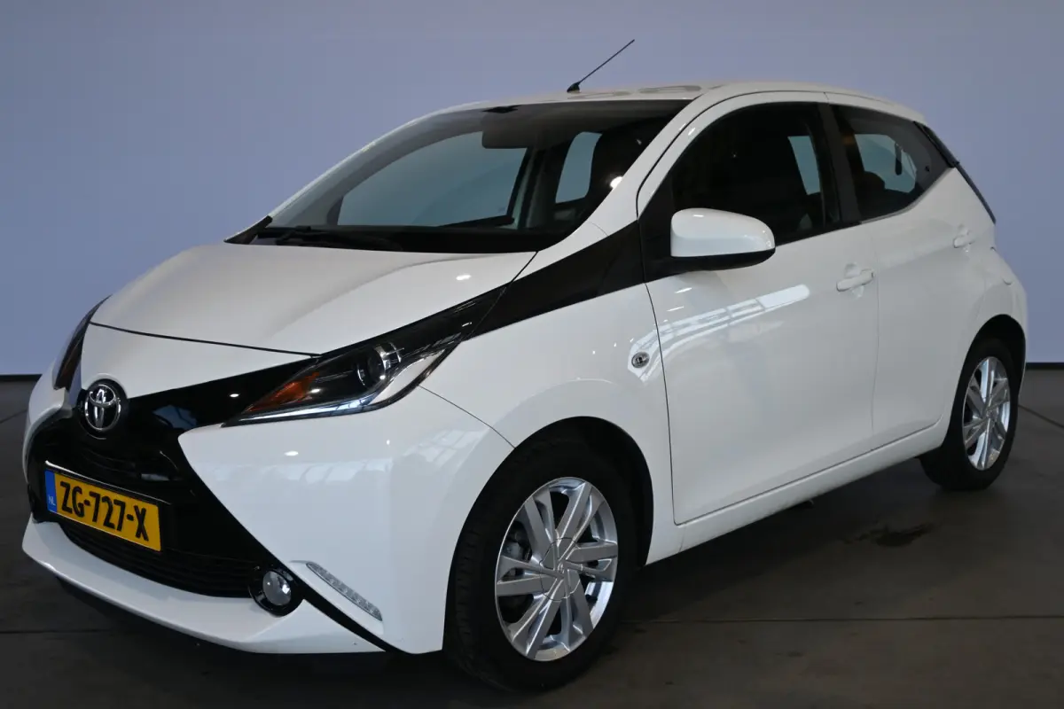 1.0 VVT-i X-Sport Automaat Airco Camera Lichtmetaal Elektrisch pakket 100% Onderhouden! Inruil Mogelijk!