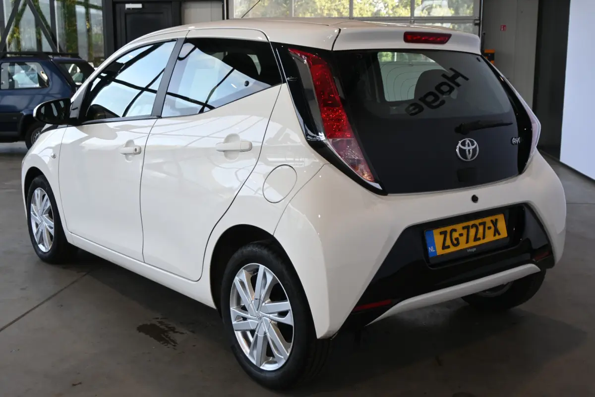 1.0 VVT-i X-Sport Automaat Airco Camera Lichtmetaal Elektrisch pakket 100% Onderhouden! Inruil Mogelijk!