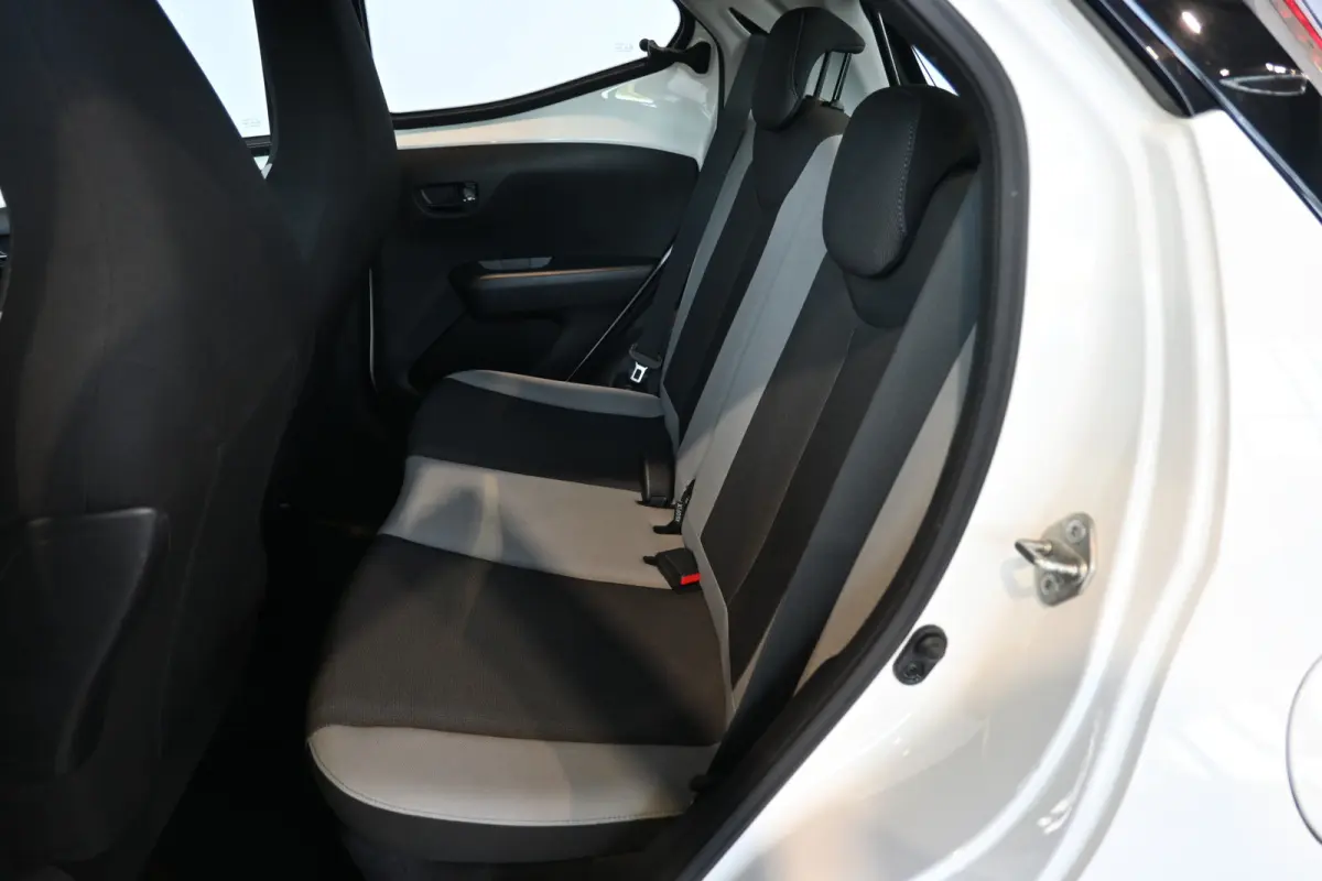 1.0 VVT-i X-Sport Automaat Airco Camera Lichtmetaal Elektrisch pakket 100% Onderhouden! Inruil Mogelijk!