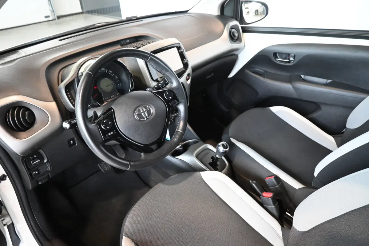 1.0 VVT-i X-Sport Automaat Airco Camera Lichtmetaal Elektrisch pakket 100% Onderhouden! Inruil Mogelijk!