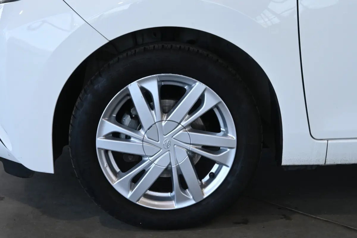 1.0 VVT-i X-Sport Automaat Airco Camera Lichtmetaal Elektrisch pakket 100% Onderhouden! Inruil Mogelijk!