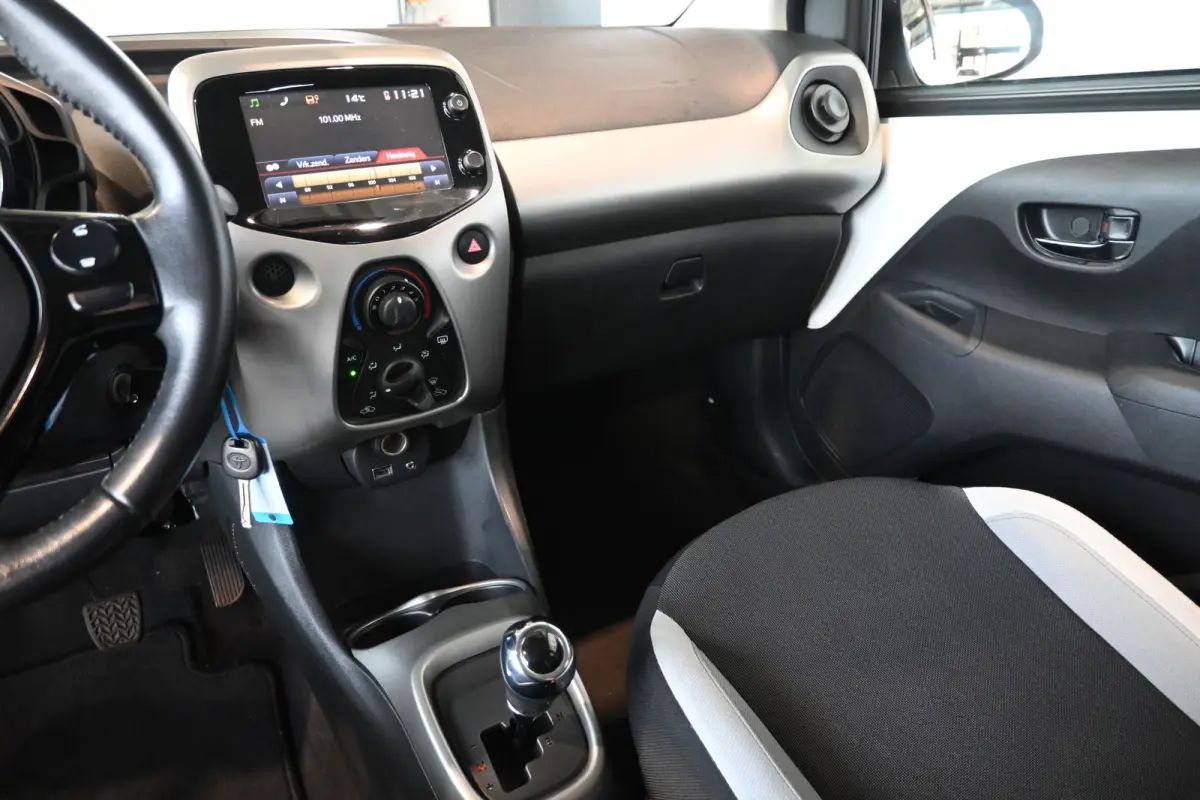 1.0 VVT-i X-Sport Automaat Airco Camera Lichtmetaal Elektrisch pakket 100% Onderhouden! Inruil Mogelijk!
