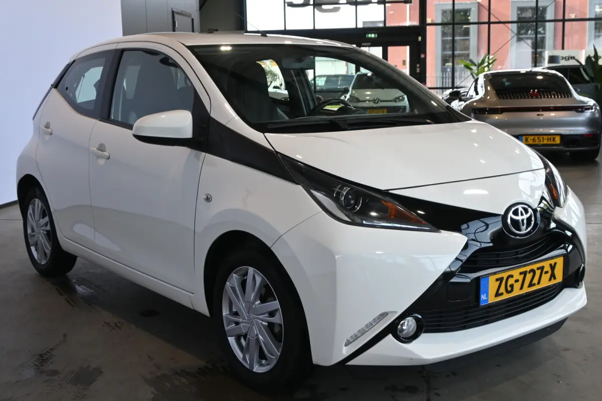 1.0 VVT-i X-Sport Automaat Airco Camera Lichtmetaal Elektrisch pakket 100% Onderhouden! Inruil Mogelijk!