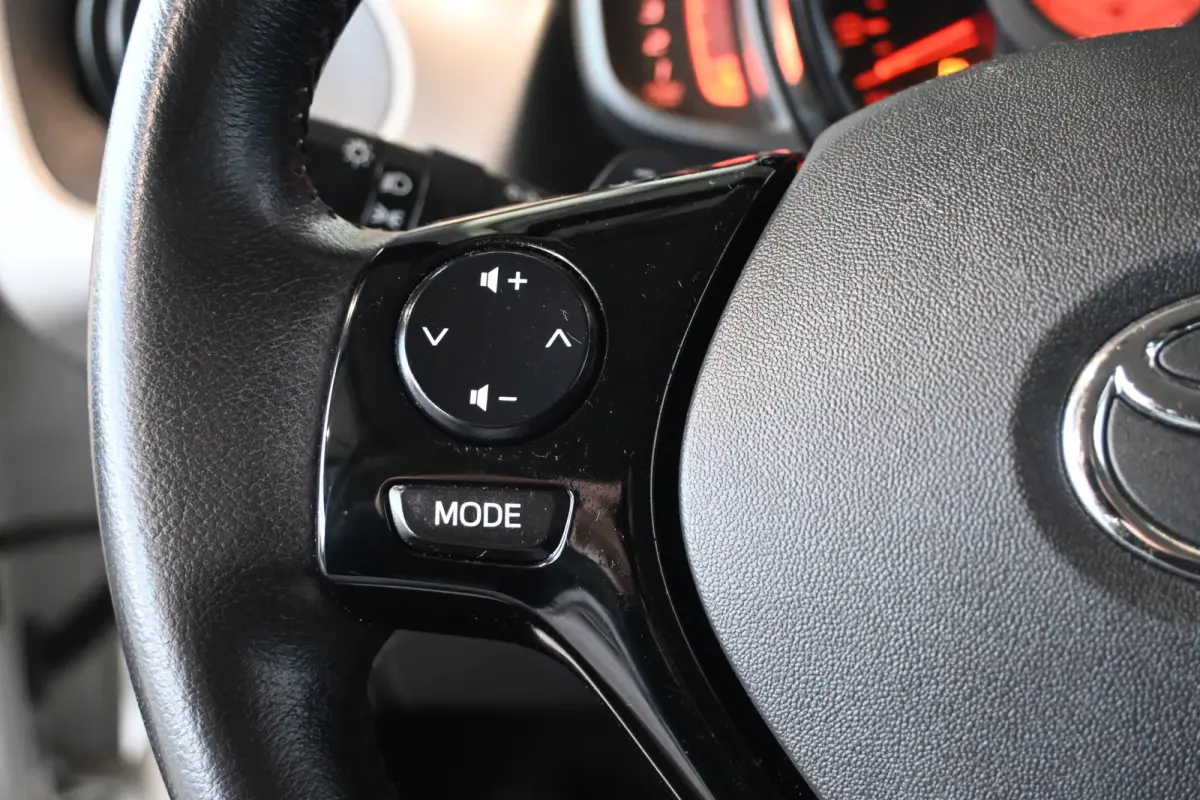 1.0 VVT-i X-Sport Automaat Airco Camera Lichtmetaal Elektrisch pakket 100% Onderhouden! Inruil Mogelijk!