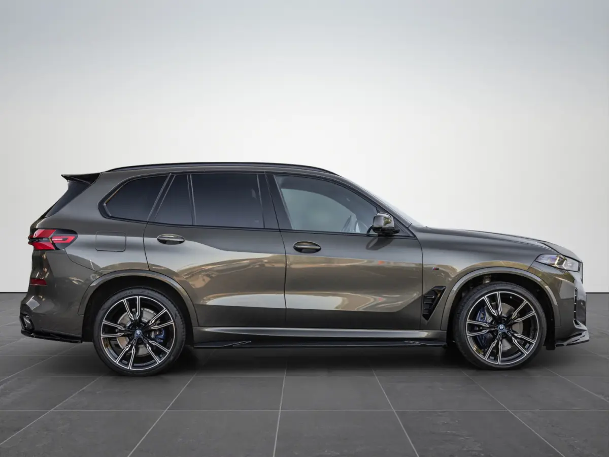 xDrive50e Launch Edition M-Sport Pro Bowers & Wilkins Sky Lounge Massage