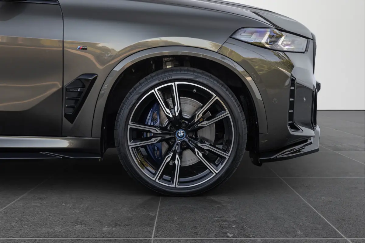 xDrive50e Launch Edition M-Sport Pro Bowers & Wilkins Sky Lounge Massage