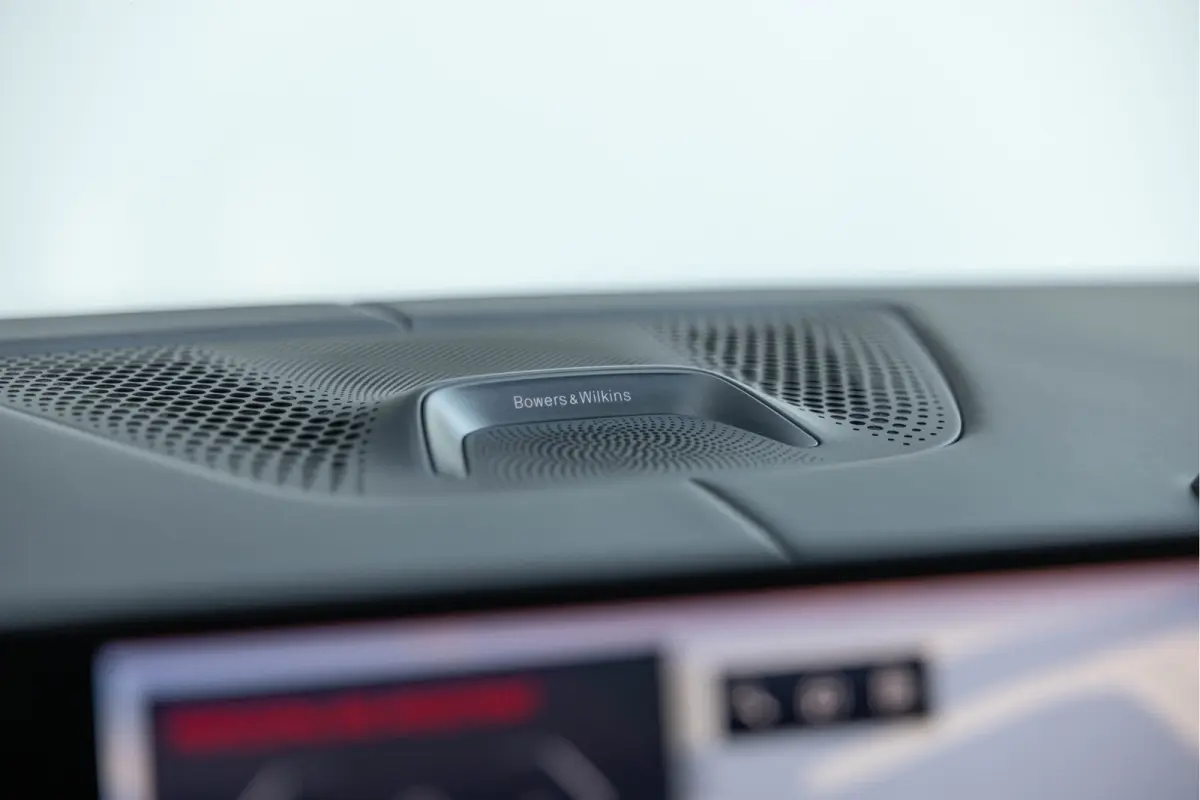 xDrive50e Launch Edition M-Sport Pro Bowers & Wilkins Sky Lounge Massage