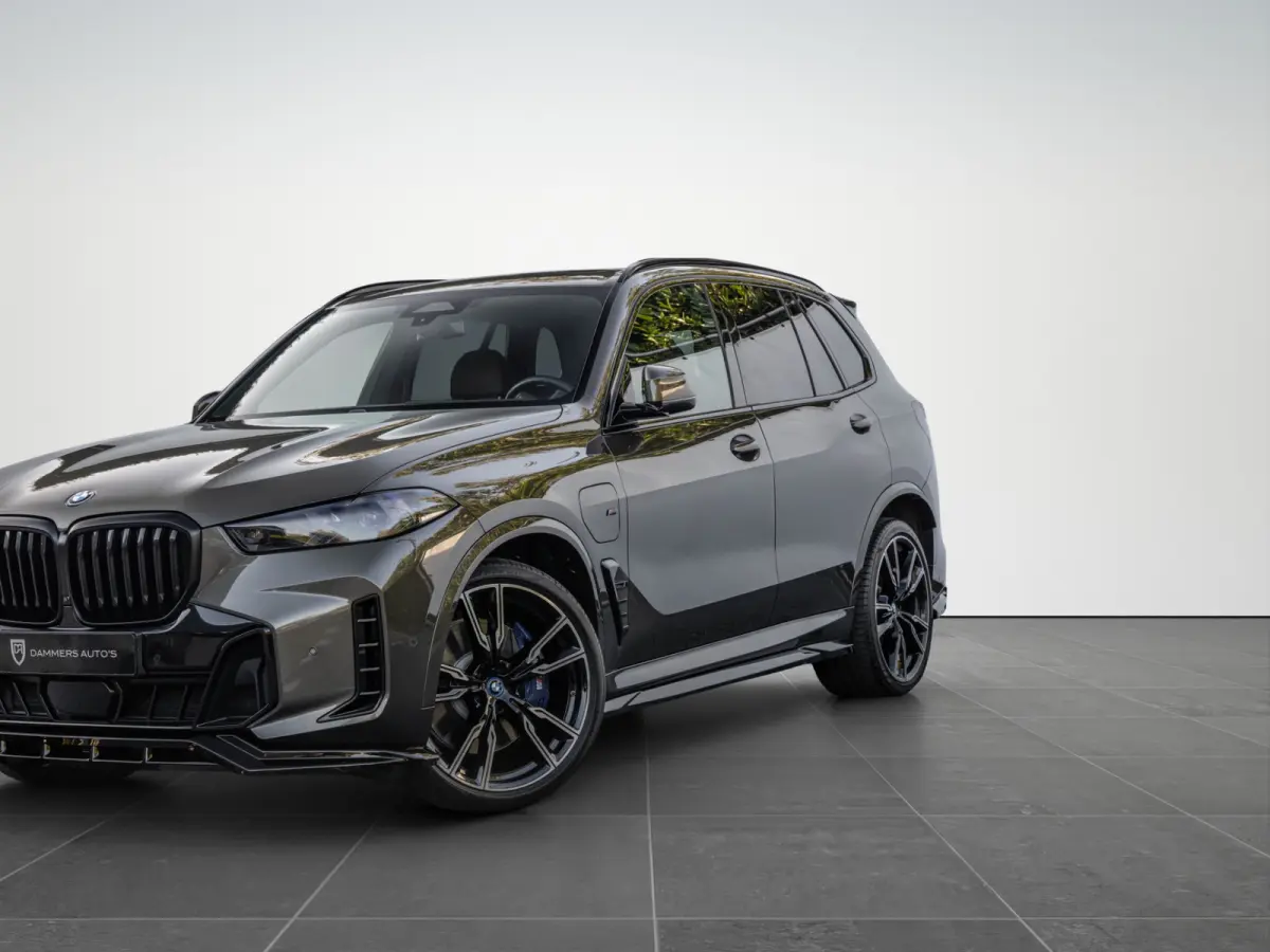 xDrive50e Launch Edition M-Sport Pro Bowers & Wilkins Sky Lounge Massage