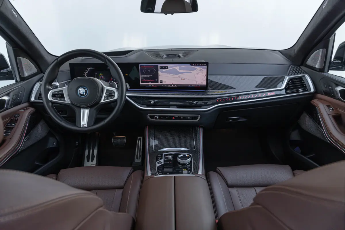 xDrive50e Launch Edition M-Sport Pro Bowers & Wilkins Sky Lounge Massage