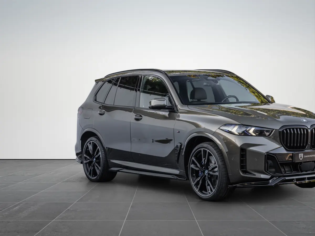 xDrive50e Launch Edition M-Sport Pro Bowers & Wilkins Sky Lounge Massage