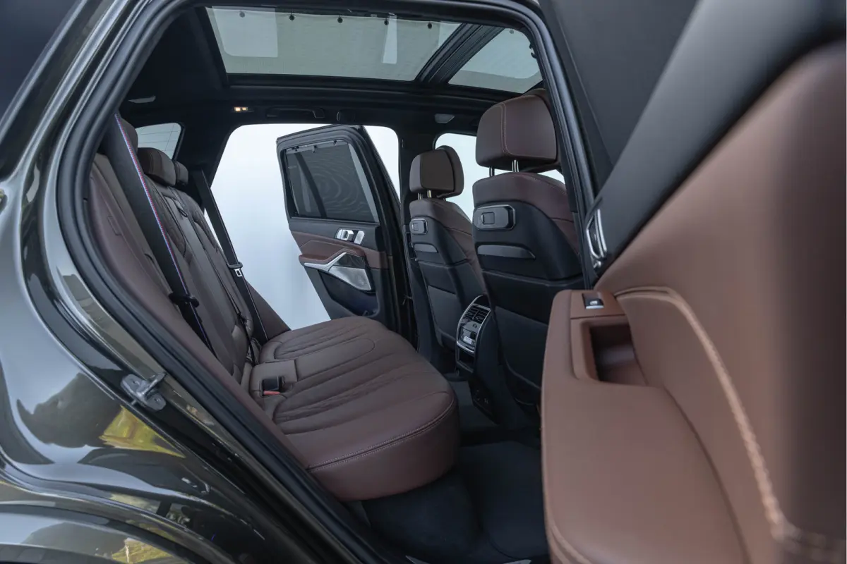 xDrive50e Launch Edition M-Sport Pro Bowers & Wilkins Sky Lounge Massage