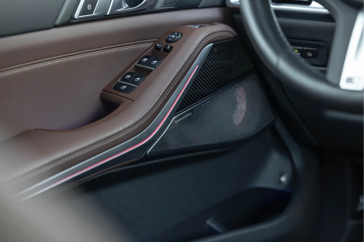 xDrive50e Launch Edition M-Sport Pro Bowers & Wilkins Sky Lounge Massage
