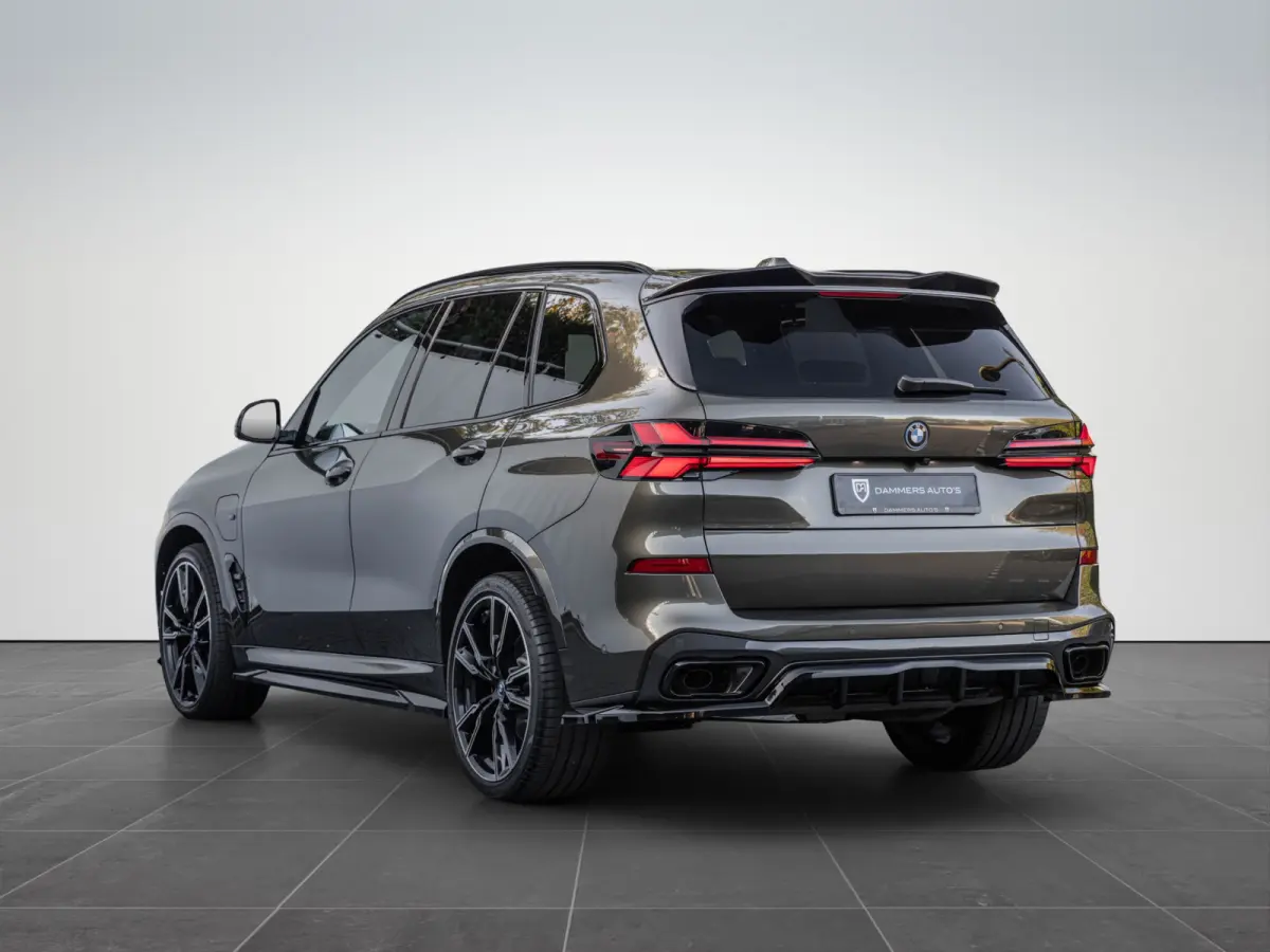 xDrive50e Launch Edition M-Sport Pro Bowers & Wilkins Sky Lounge Massage