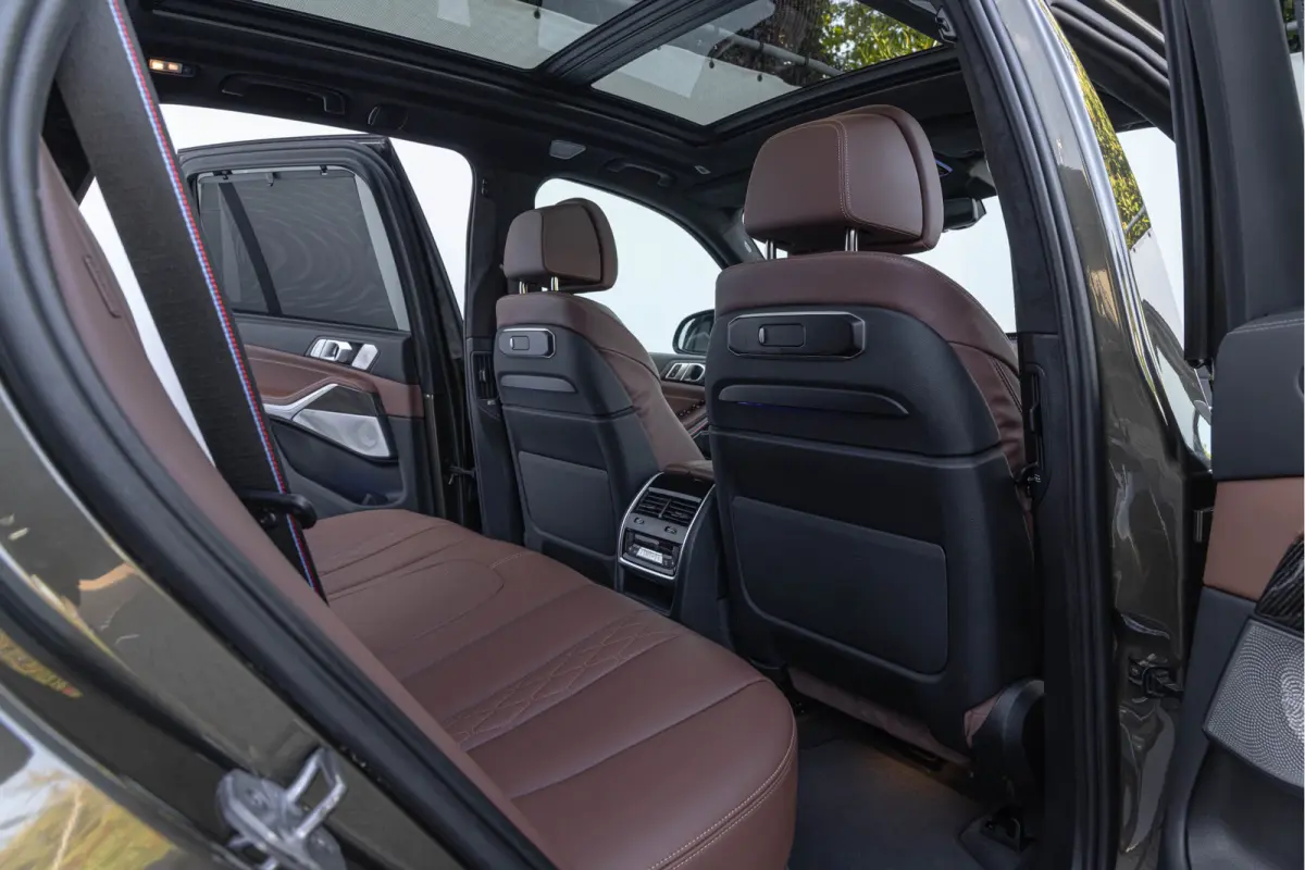 xDrive50e Launch Edition M-Sport Pro Bowers & Wilkins Sky Lounge Massage