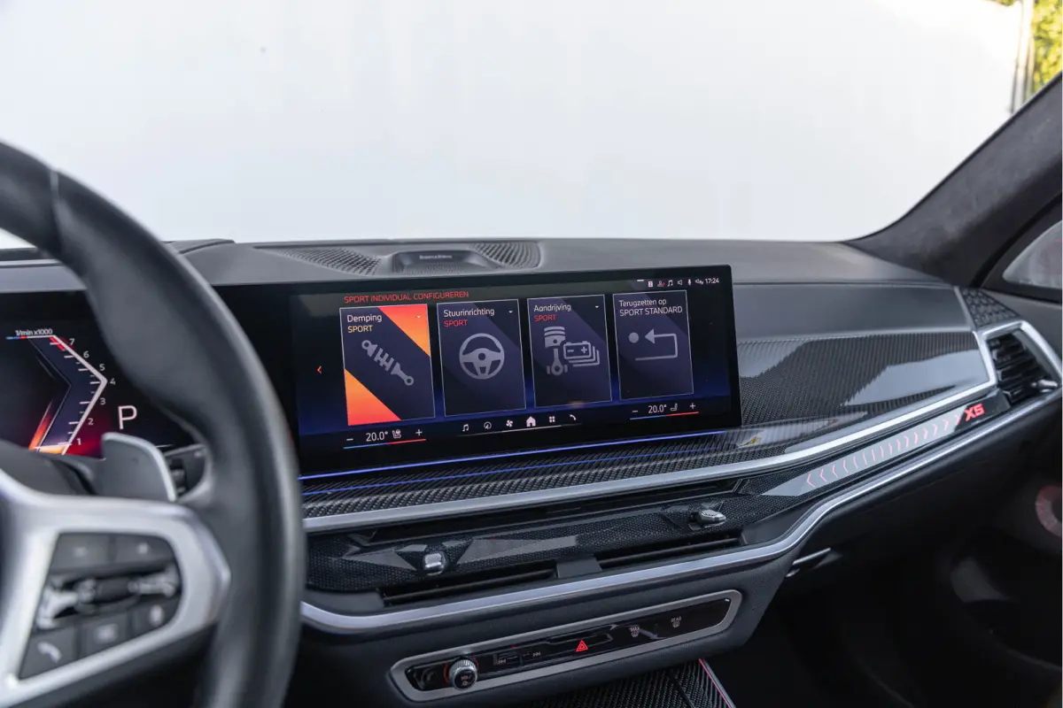 xDrive50e Launch Edition M-Sport Pro Bowers & Wilkins Sky Lounge Massage