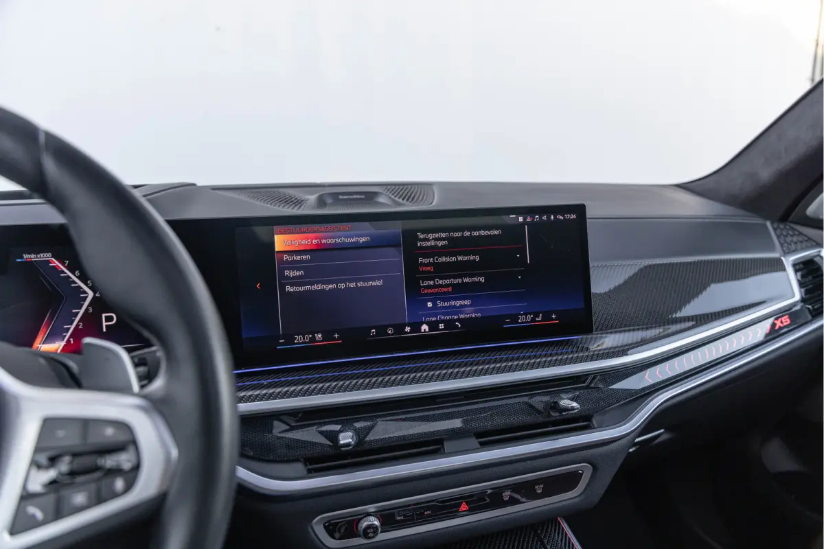 xDrive50e Launch Edition M-Sport Pro Bowers & Wilkins Sky Lounge Massage