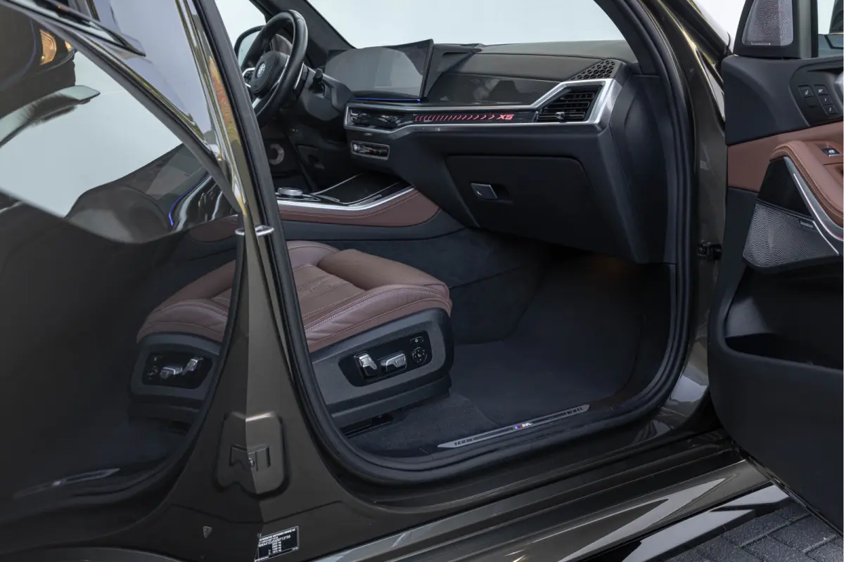 xDrive50e Launch Edition M-Sport Pro Bowers & Wilkins Sky Lounge Massage