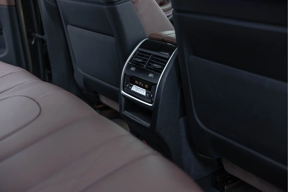 xDrive50e Launch Edition M-Sport Pro Bowers & Wilkins Sky Lounge Massage
