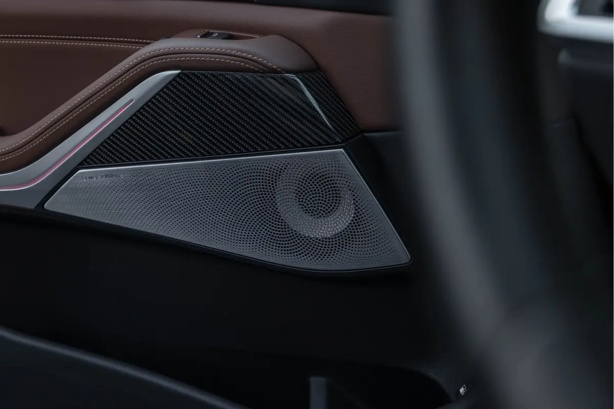 xDrive50e Launch Edition M-Sport Pro Bowers & Wilkins Sky Lounge Massage