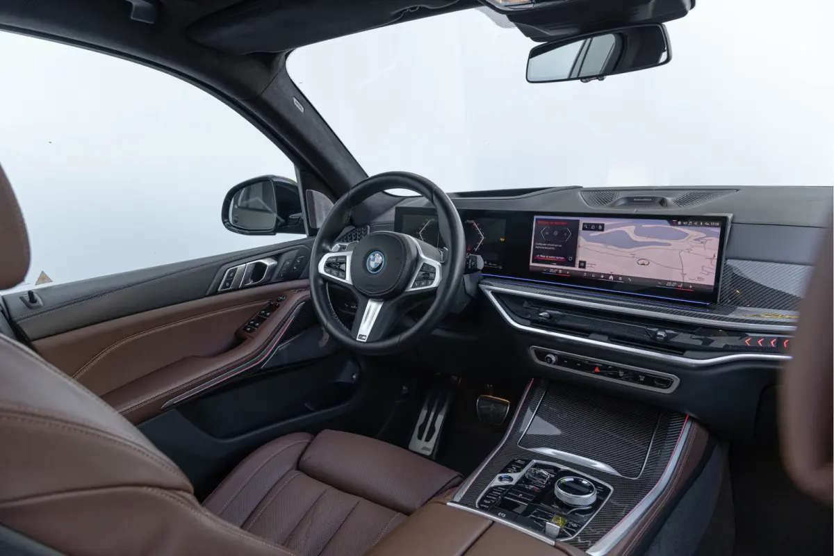 xDrive50e Launch Edition M-Sport Pro Bowers & Wilkins Sky Lounge Massage
