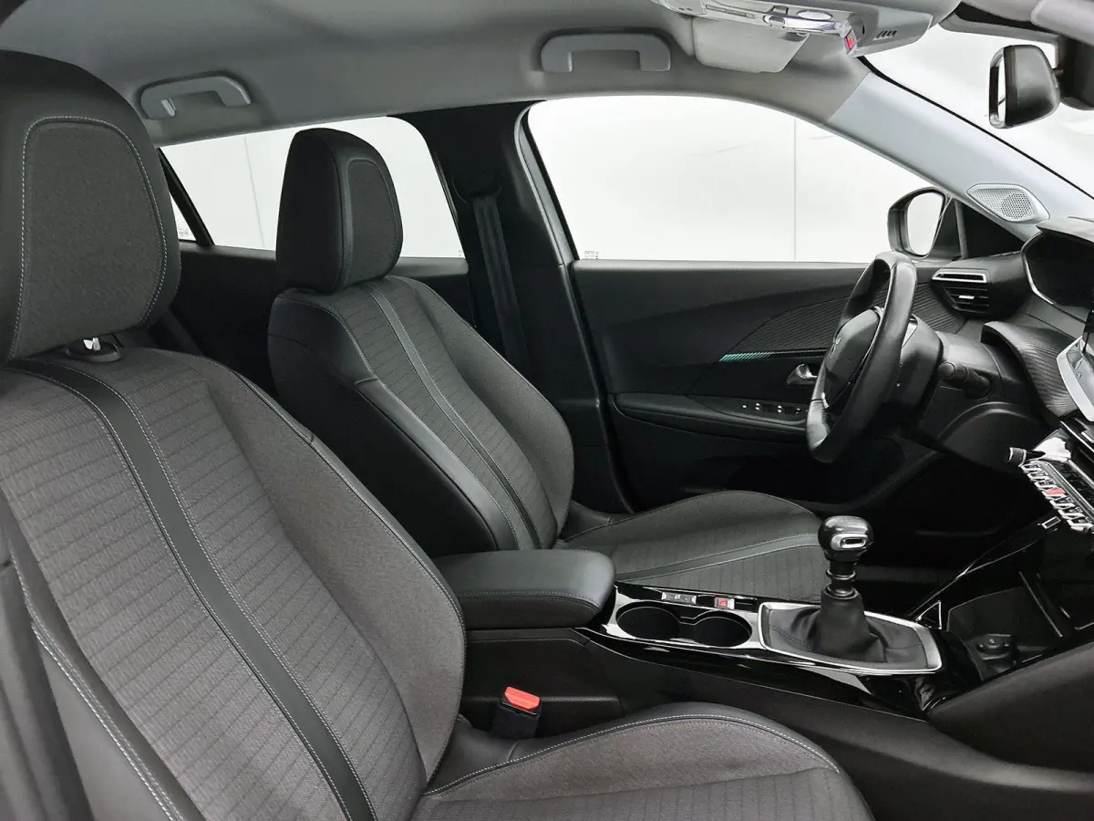 1.2 100pk Allure Pack | Trekhaak | Navigatie | Climate Control | Cruise Control | Camera | LED | 17"LMV | Apple Carplay/Android Auto |