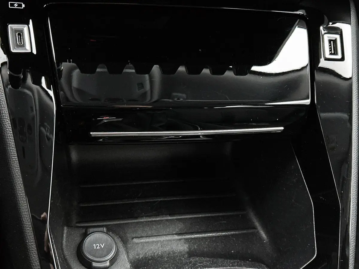 1.2 100pk Allure Pack | Trekhaak | Navigatie | Climate Control | Cruise Control | Camera | LED | 17"LMV | Apple Carplay/Android Auto |
