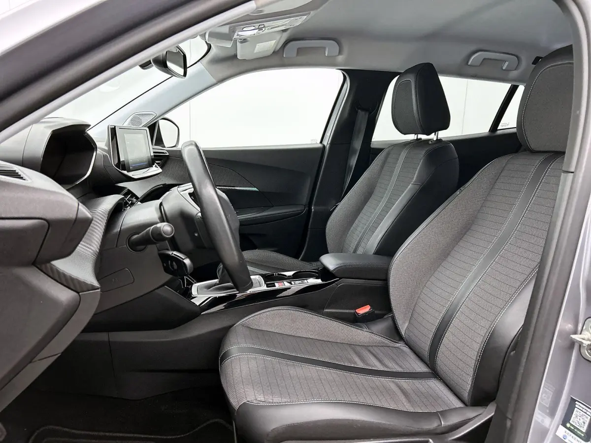 1.2 100pk Allure Pack | Trekhaak | Navigatie | Climate Control | Cruise Control | Camera | LED | 17"LMV | Apple Carplay/Android Auto |