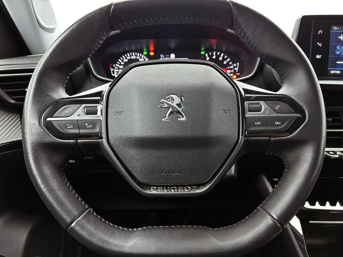 1.2 100pk Allure Pack | Trekhaak | Navigatie | Climate Control | Cruise Control | Camera | LED | 17"LMV | Apple Carplay/Android Auto |