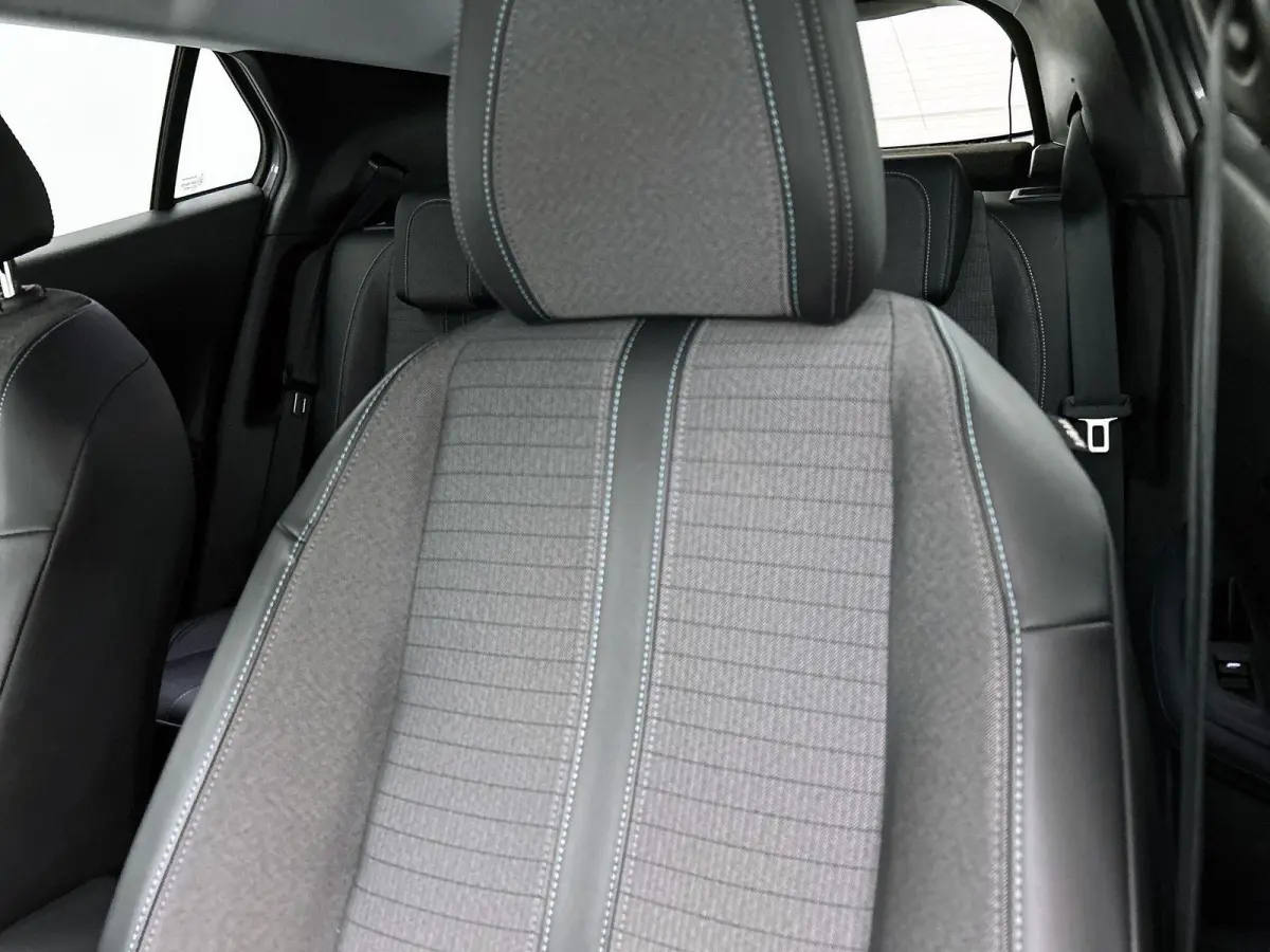 1.2 100pk Allure Pack | Trekhaak | Navigatie | Climate Control | Cruise Control | Camera | LED | 17"LMV | Apple Carplay/Android Auto |