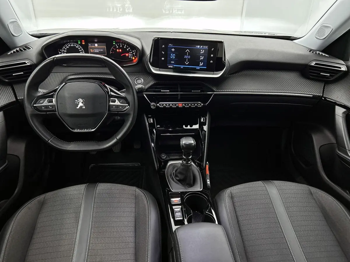 1.2 100pk Allure Pack | Trekhaak | Navigatie | Climate Control | Cruise Control | Camera | LED | 17"LMV | Apple Carplay/Android Auto |