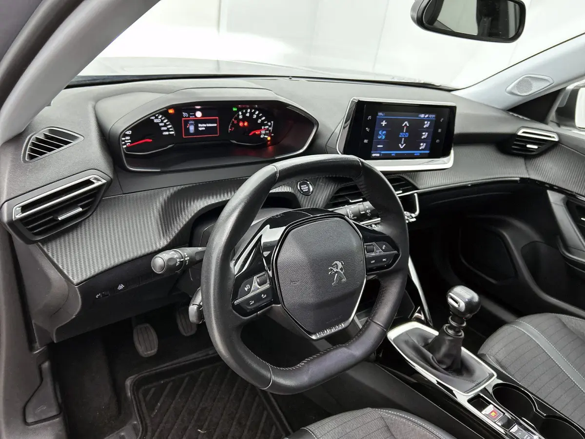 1.2 100pk Allure Pack | Trekhaak | Navigatie | Climate Control | Cruise Control | Camera | LED | 17"LMV | Apple Carplay/Android Auto |