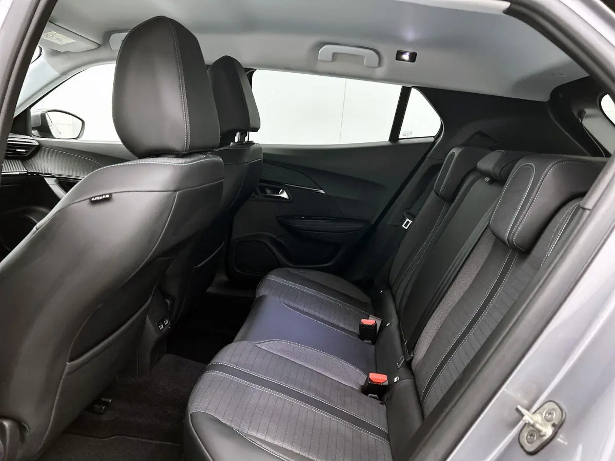 1.2 100pk Allure Pack | Trekhaak | Navigatie | Climate Control | Cruise Control | Camera | LED | 17"LMV | Apple Carplay/Android Auto |