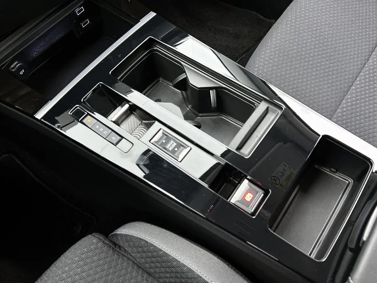 54 156pk kWh Edition Automaat | Tot 8 Jaar Garantie | Apple Carplay/Android Auto | 3-Fase Lader | Climate Control | Cruise Control | 18"LMV | Parkeersensoren | LED |