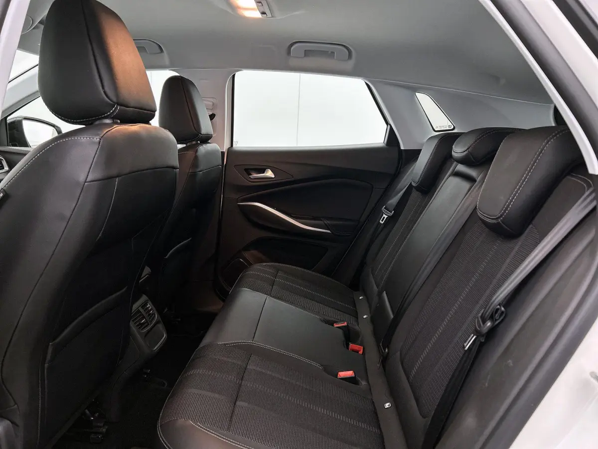 1.6 225pk Plug-In Hybrid Business Edition | Adaptieve Cruise Control | Navigatie | Stoel-/Stuurverwarming | Climate Control | Camera | 18"LMV | Dodehoekdetectie |