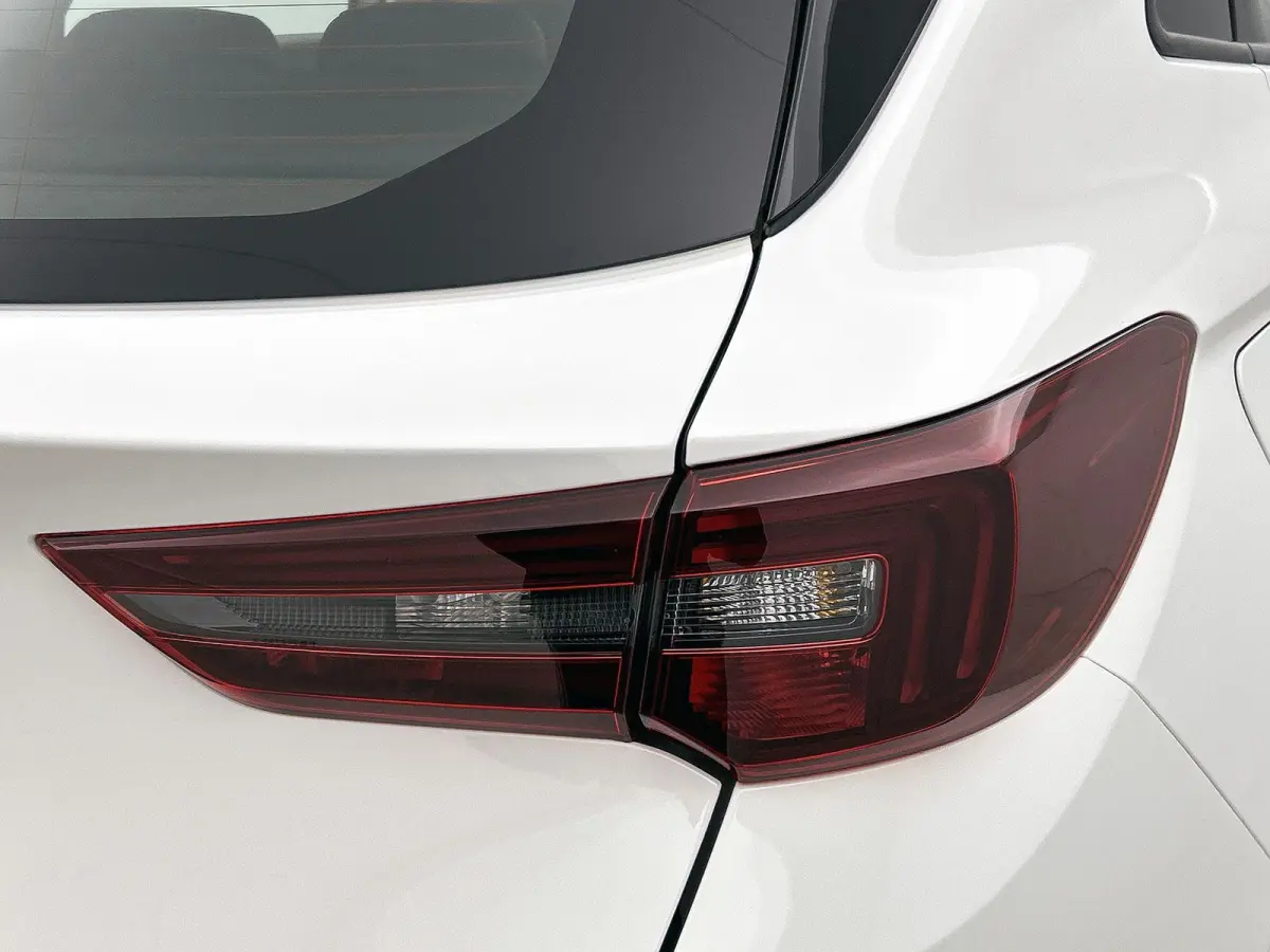 1.6 225pk Plug-In Hybrid Business Edition | Adaptieve Cruise Control | Navigatie | Stoel-/Stuurverwarming | Climate Control | Camera | 18"LMV | Dodehoekdetectie |