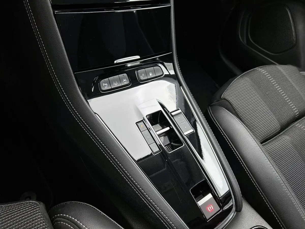 1.6 225pk Plug-In Hybrid Business Edition | Adaptieve Cruise Control | Navigatie | Stoel-/Stuurverwarming | Climate Control | Camera | 18"LMV | Dodehoekdetectie |